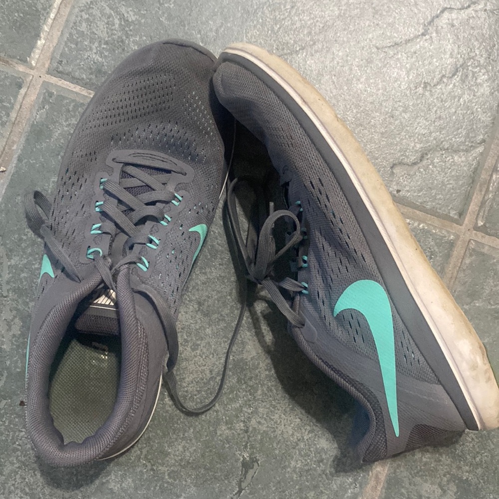 Women’s Nike sneakers
